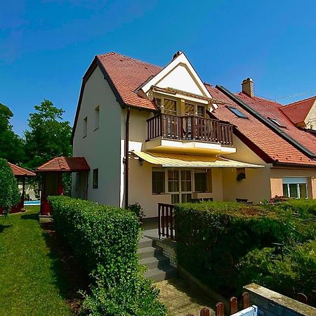 Вилла Szepkilatas Vendeghaz Балатонфюзфё Экстерьер фото