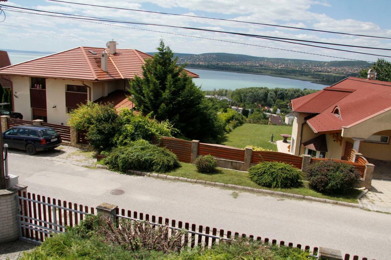 Вилла Szepkilatas Vendeghaz Балатонфюзфё Экстерьер фото